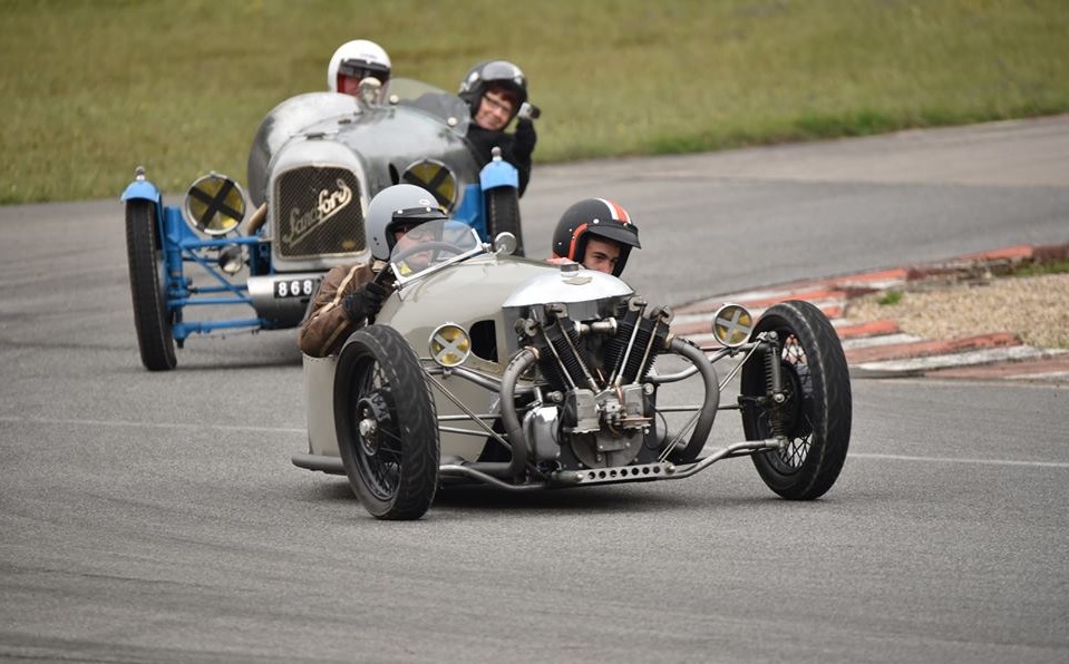 Une Morgan Super sport 1934 et une Standford Grand sport 1929 sur Anneau de Montlhéry